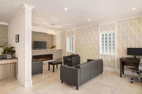 Days Inn by Wyndham 100 Mile House, Reception