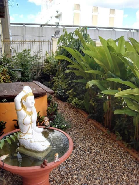 Duangdren Place, Property grounds