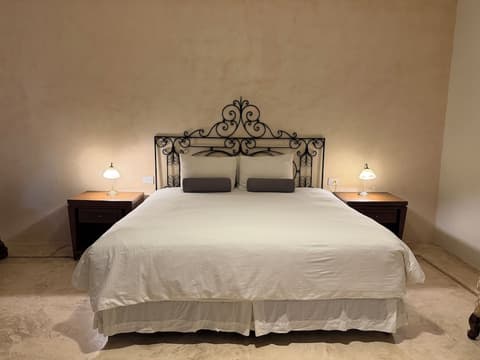 Art 64 Guest House – Adults Only