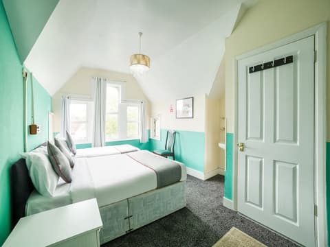 Devine Beach Hotel, Westcliff Southend-On-Sea