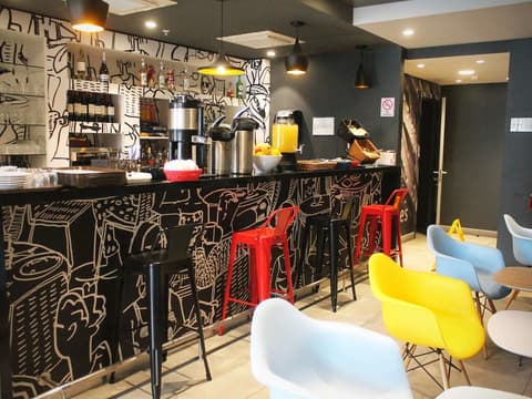 ibis Iquique, Miscellaneous