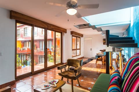 Casa Lotería -Pueblito Sayulita- Colorful, Family and Relax Experience with Private Parking and Pool