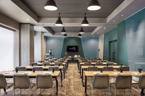 Moxy Tokyo Kinshicho, Lounge