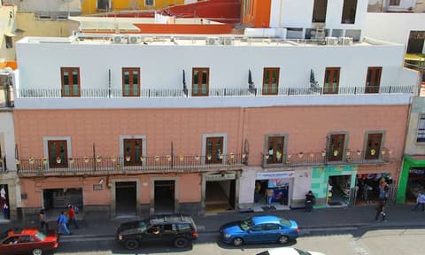 Hotel Santa Rita, Front of property