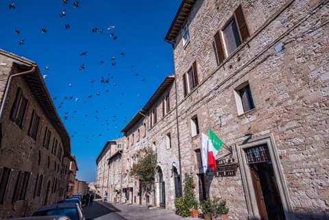 Il Palazzo, Property entrance