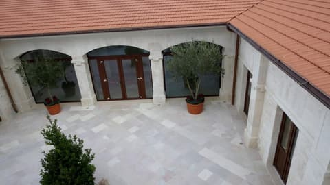 Domus Antiqua Residence, Balcony