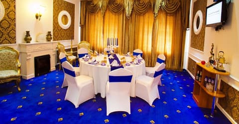 Puma Imperial Hotel, Dining