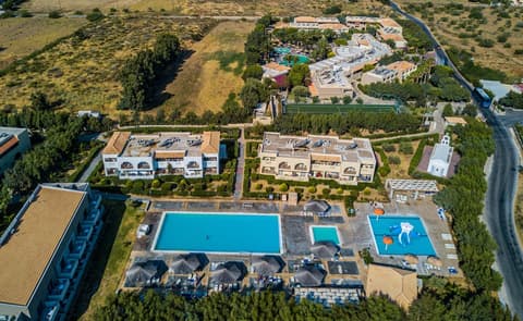 Akti Beach Club, Pool