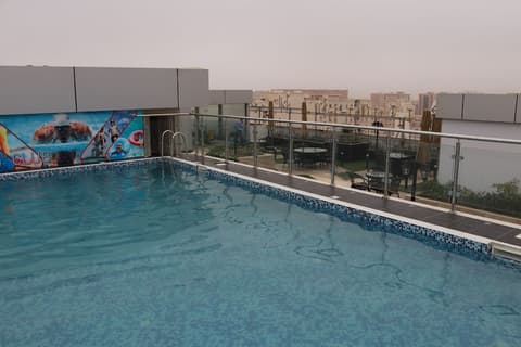 Al Dyafa Hotel Suites, Pool