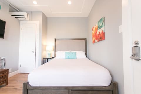 The Historic Broadlind Hotel at Long Beach Convention Center, Room