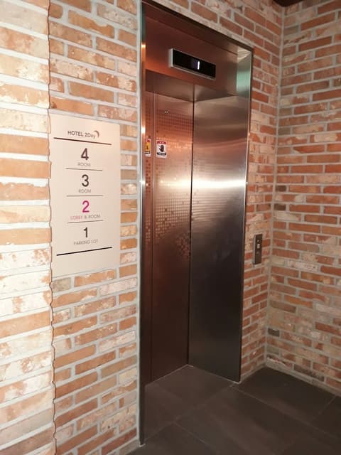 2day Hotel, Interior entrance