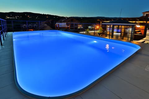 Lux & Spa Zen, Outdoor pool