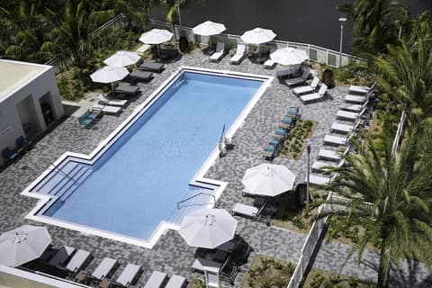 EVEN Hotel Miami - Airport by IHG, Pool