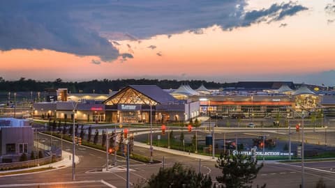 Staybridge Suites Niagara-On-The-Lake by IHG, Shopping mall