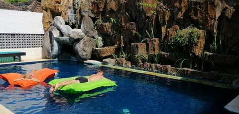 Lovina Central Hostel