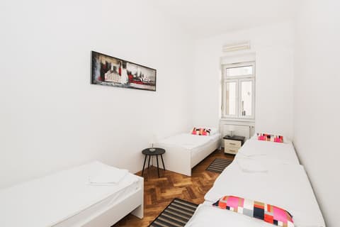 Tia Apartments and Rooms