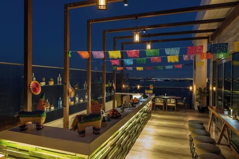 Aloft Palm Jumeirah, Restaurant