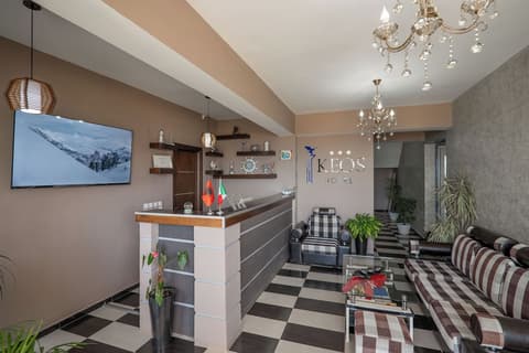 Hotel Keos, Reception