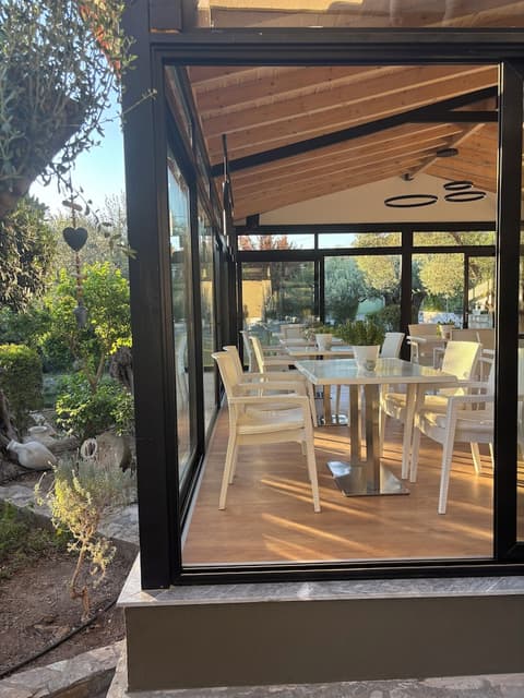 Ampoulos Rooms & Apartments