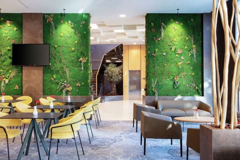 Hilton Garden Inn Tirana, Lobby