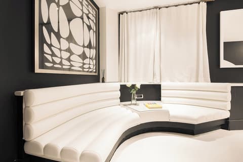 La França Travellers, Room