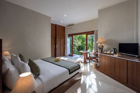 Tapa Tepi Kali Canggu by Pramana