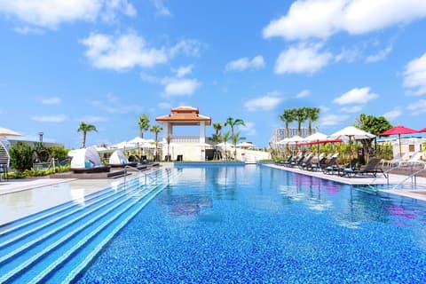 DoubleTree by Hilton Okinawa Chatan Resort, Pool