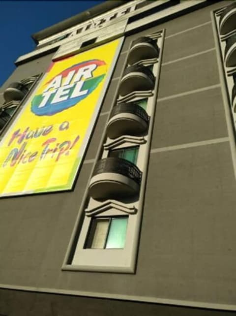Airtel Busan, Front of property