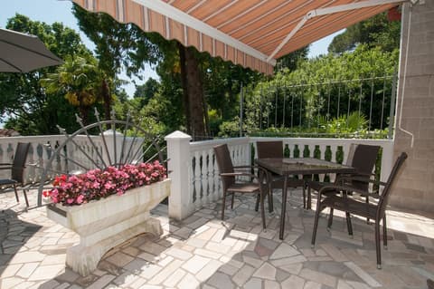 Villa Salona, Terrace/patio