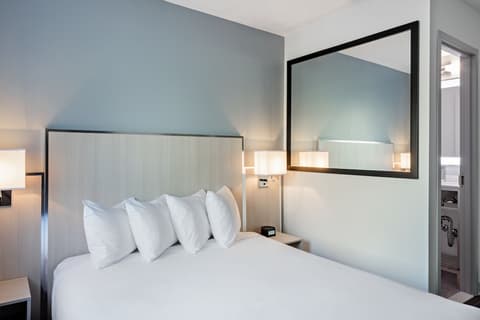 The Gatsby Hotel, Room