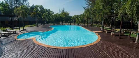 Payam Cottage Resort, Outdoor pool