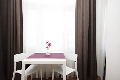 Elizabeth Suites, In-room dining