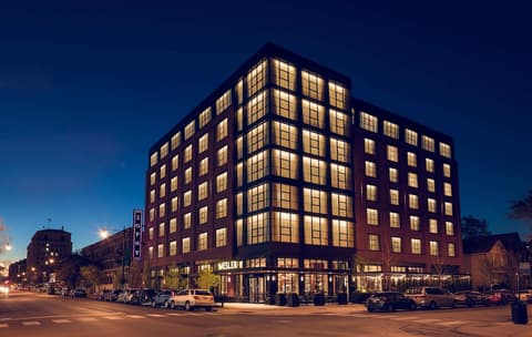 Sophy Hyde Park, Exterior