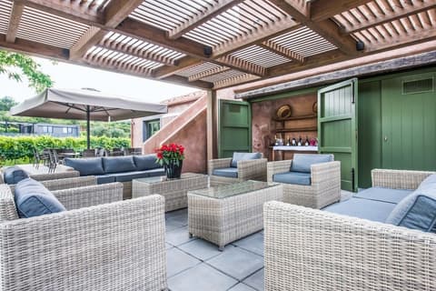 Cavanera Etnea Resort & Wine Experience, Lobby sitting area