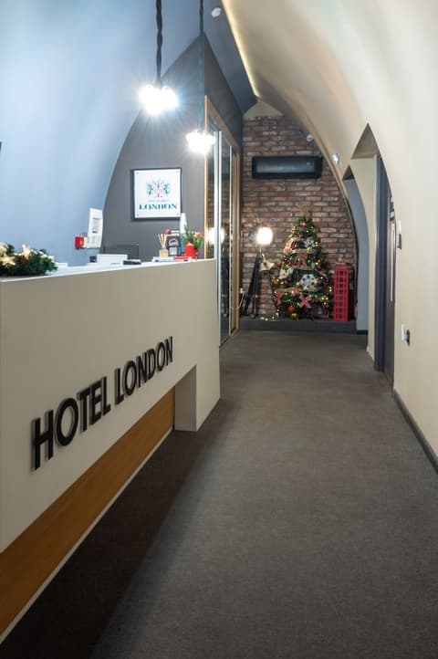 Hotel London B&B, Reception