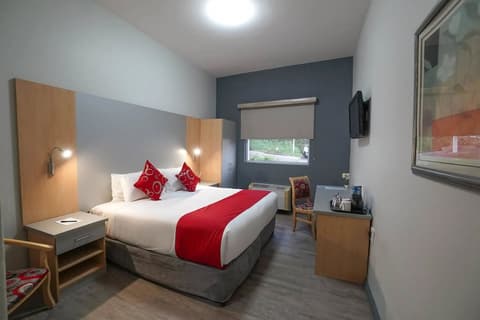 The Gallagher Hotel, Room