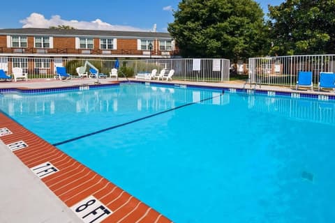 Clarion Inn Falls Church - Arlington, Pool