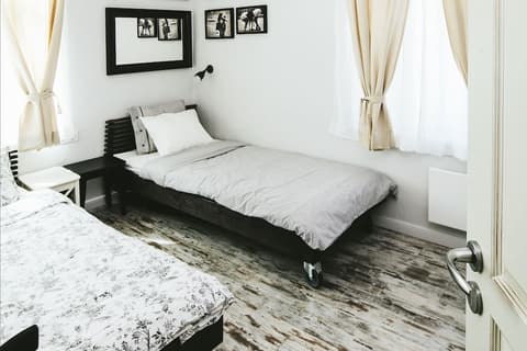 5 Vintage Guest House, Room