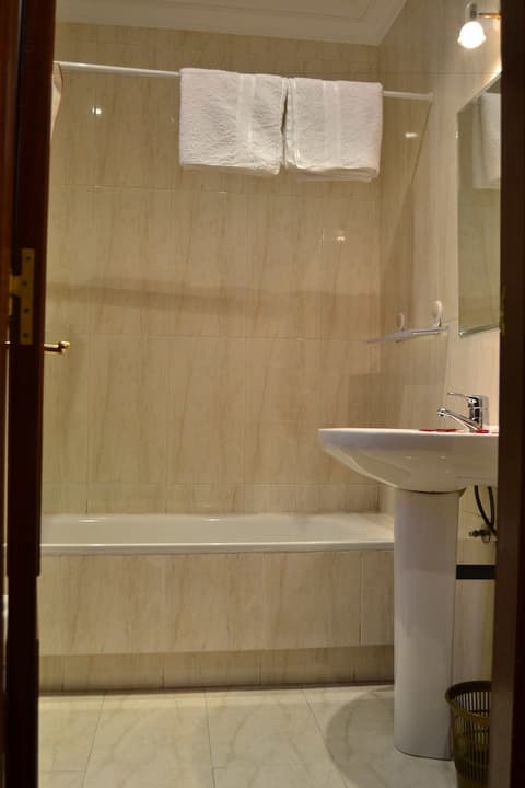 Pensión Residencia Buenos Aires, Bathroom