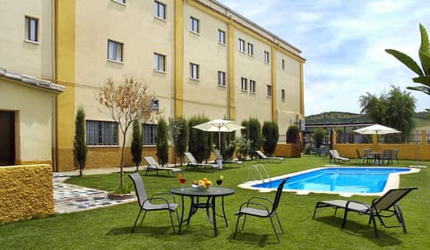 Hotel Ciudad de Plasencia, Outdoor pool