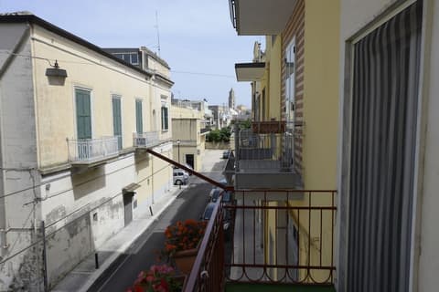 Il Re degli Scalzi, Street view