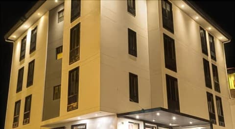 Ureta Hotel, Front of property