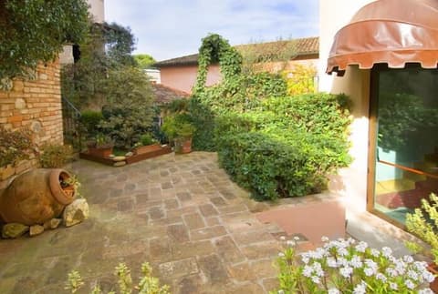 Albergo della Porta, Property grounds