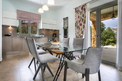 Villas Kefalonia, In-room dining