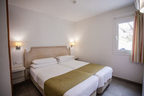 Caybeach Princess, Room