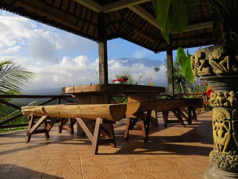 Great Mountain Views, Lobby sitting area