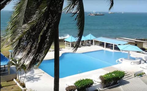 New Washington Hotel, Pool