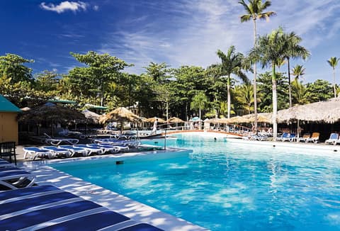 Playabachata, Outdoor pool