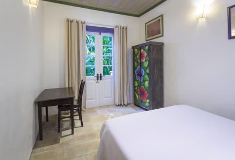 A Casa de Paulo Autran, Room