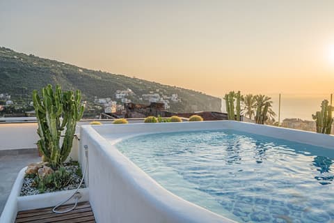 Domo20 Hotel & Sky Bar, Outdoor spa tub